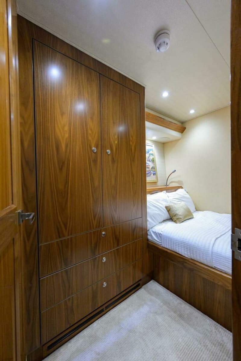 Viking  92 SPECULATOR - Guest Stateroom Midship Port