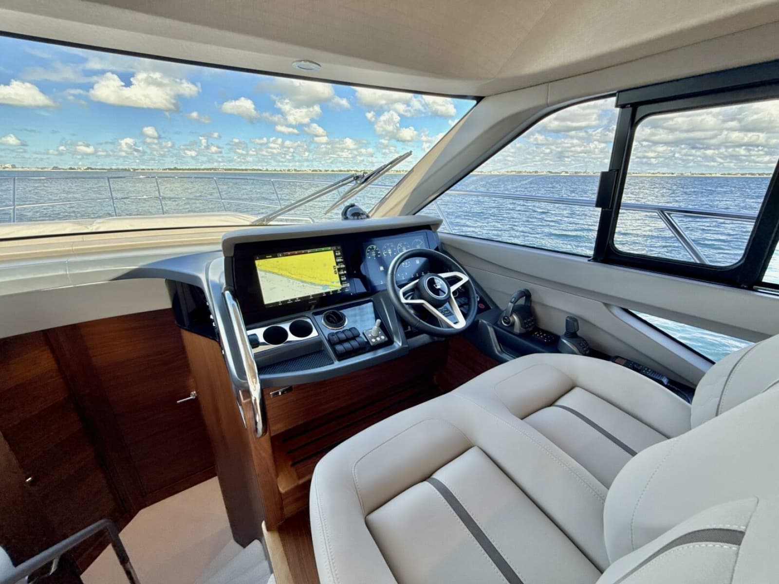 Princess 50 - Helm