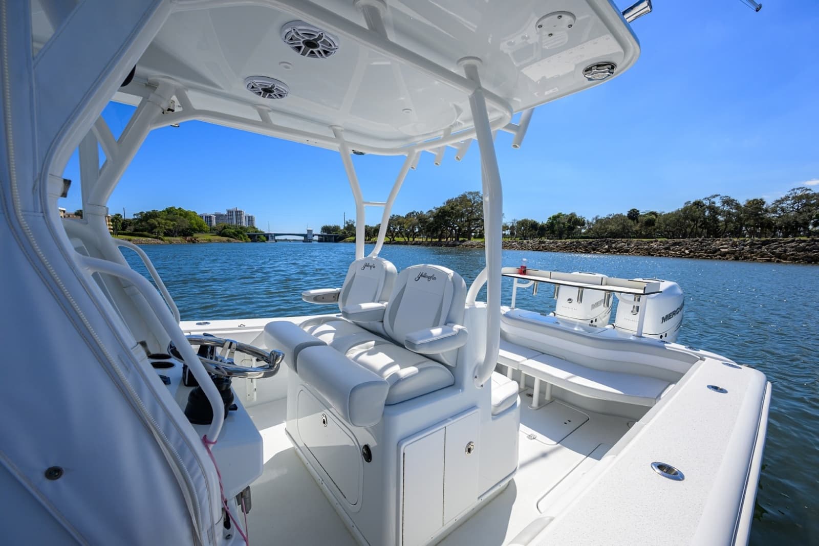 Yellowfin 34 - Helm Seating