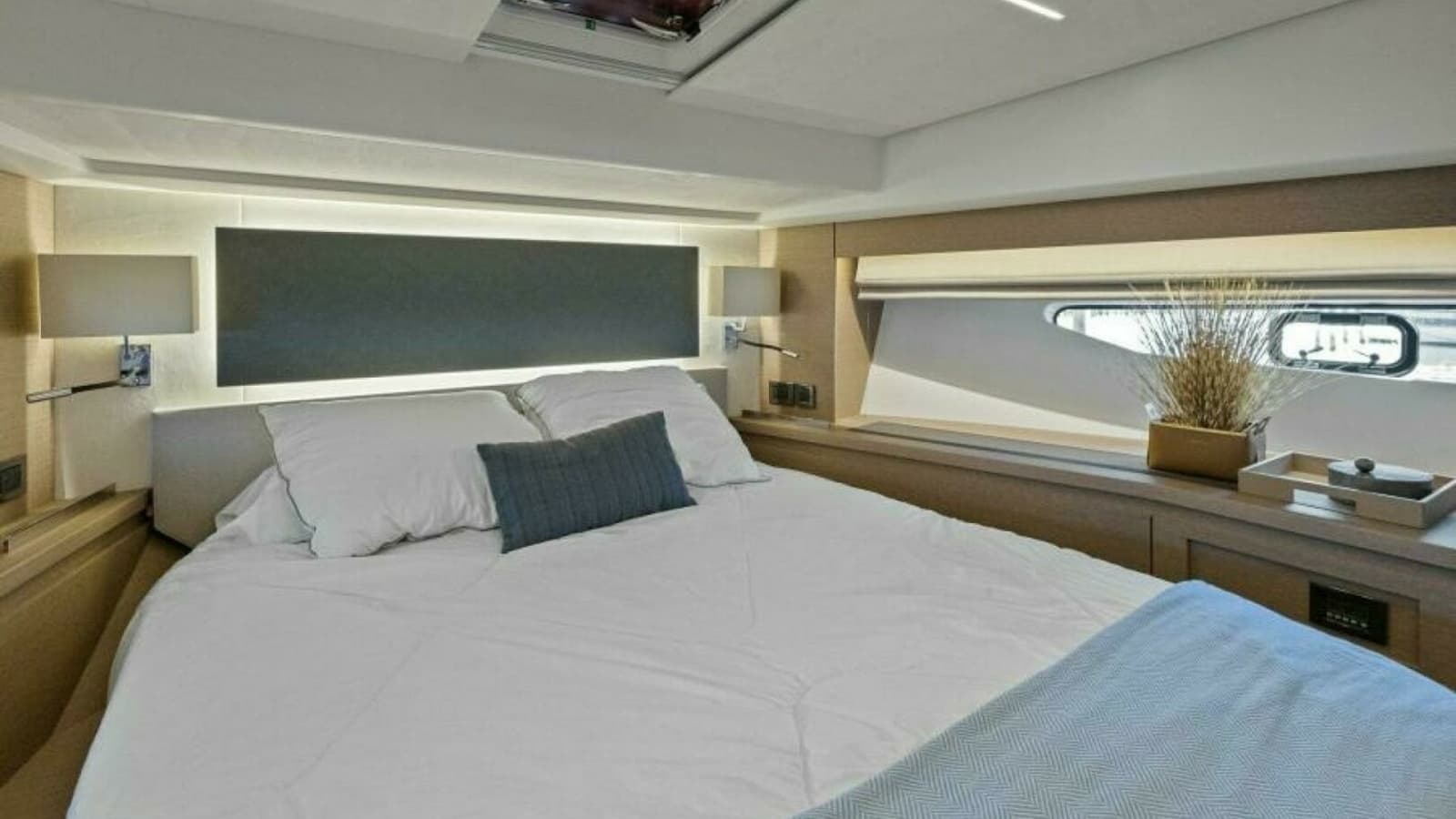 2022 59 Prestige Flybridge - How Sweet It Its - VIP Stateroom