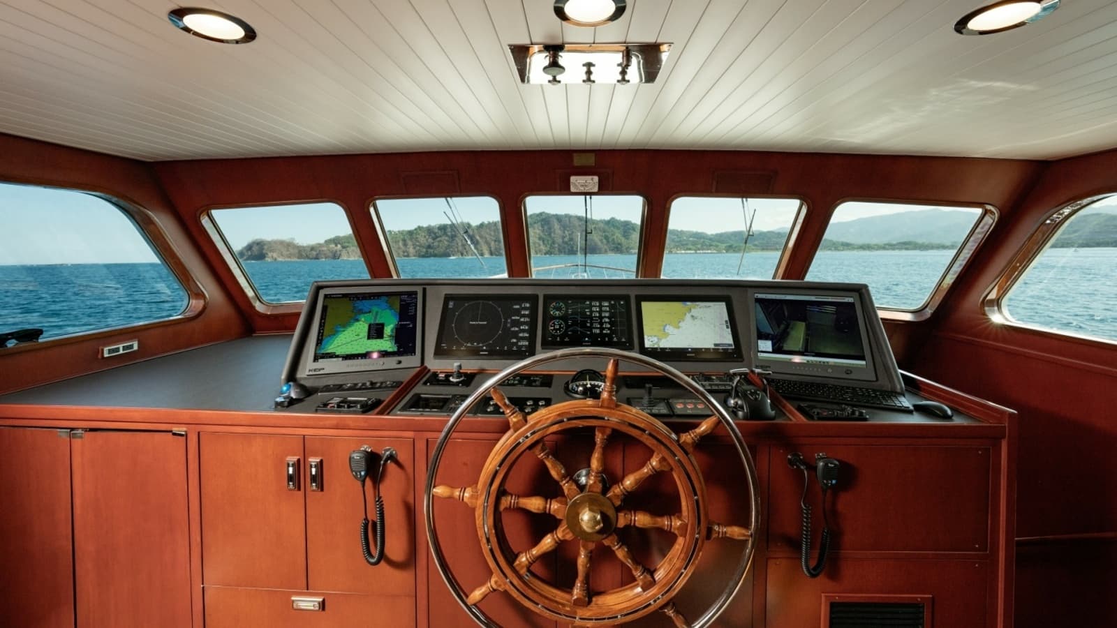 1971 Feadship 101 Pilothouse