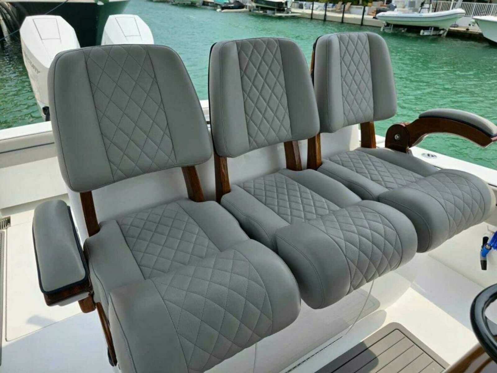 Valhalla 33 JUST ONE MORE - Exterior Helm Seating