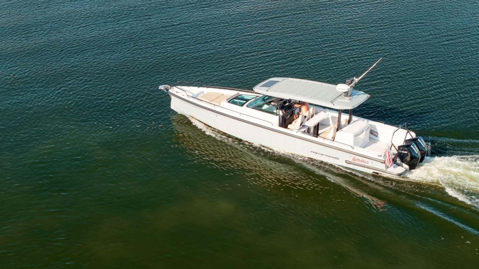 Axopar 37 - Exterior Profile