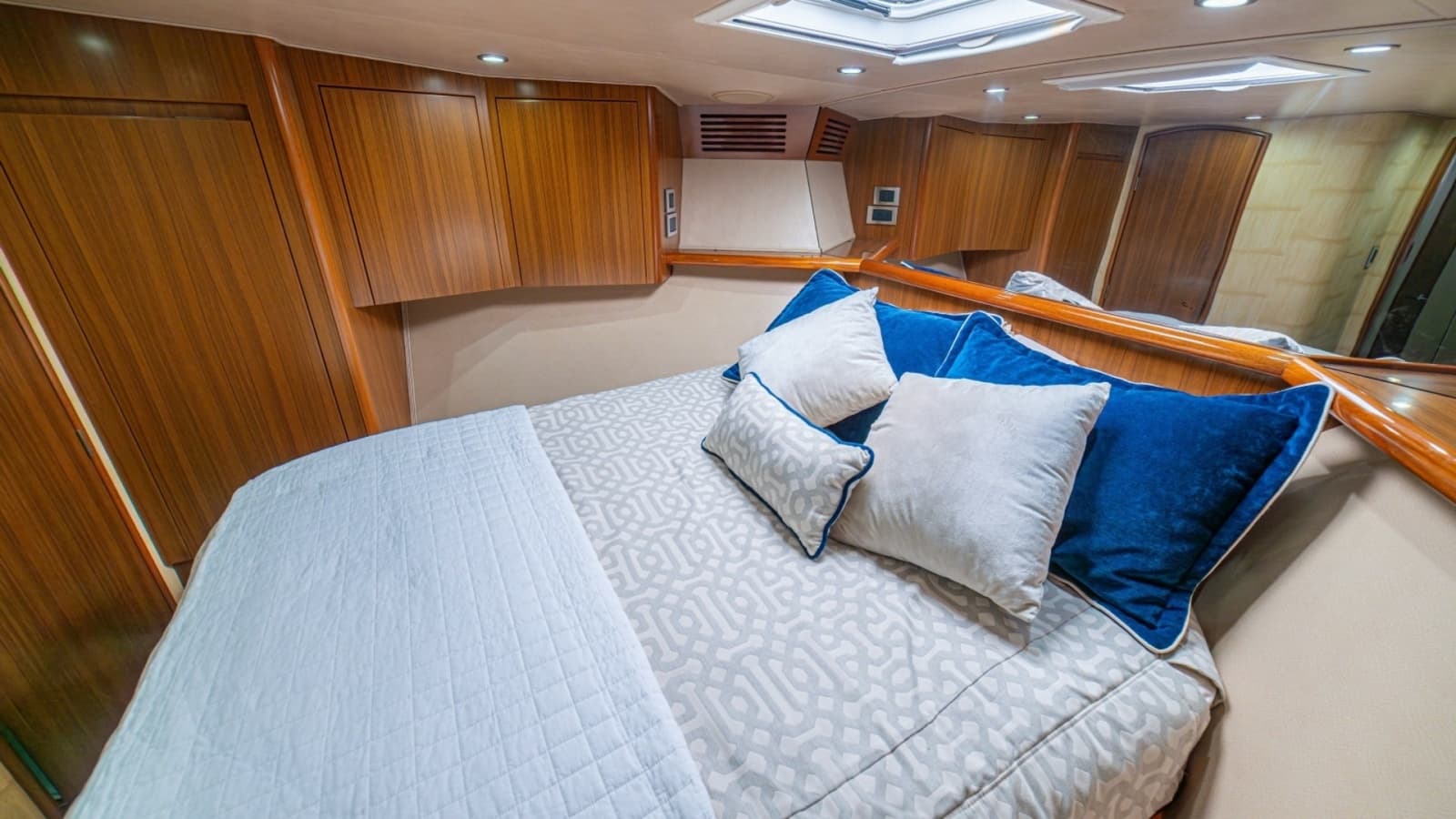 60 Viking Convertible 2012 "Contango"