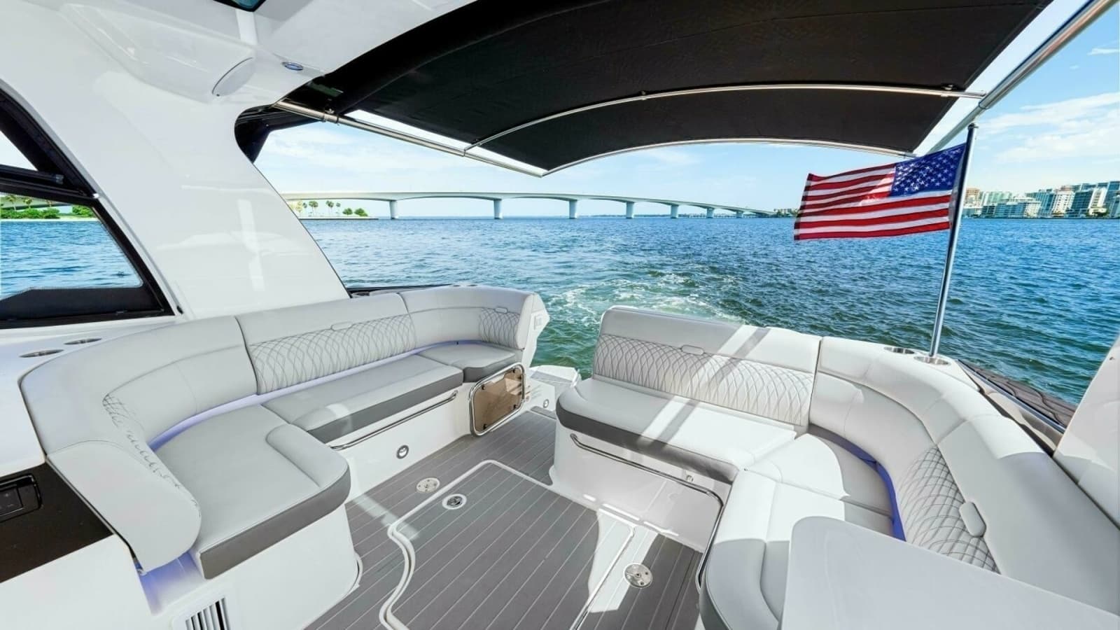 2022 Sea Ray 370 Sundancer