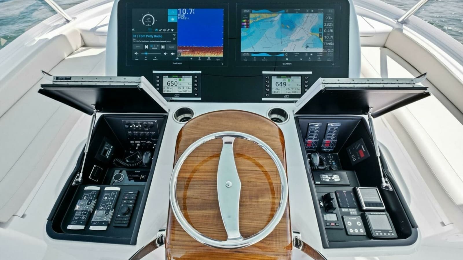 Flybridge Helm Station