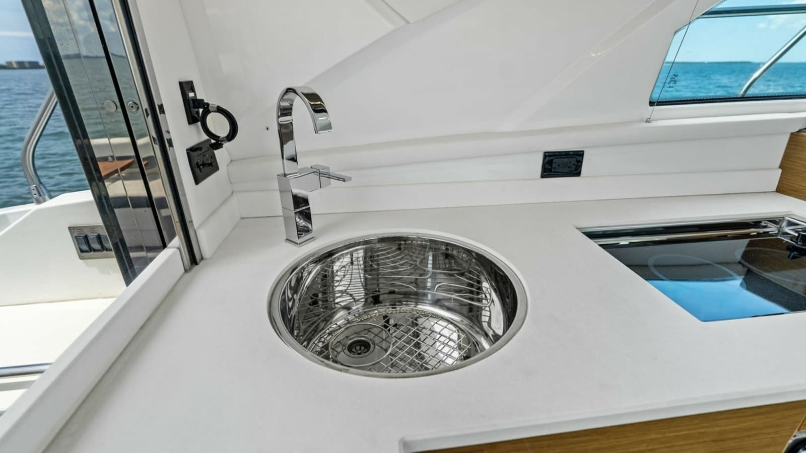 2019 Cruisers Yachts 42 Cantius 'Truly Ineffable'