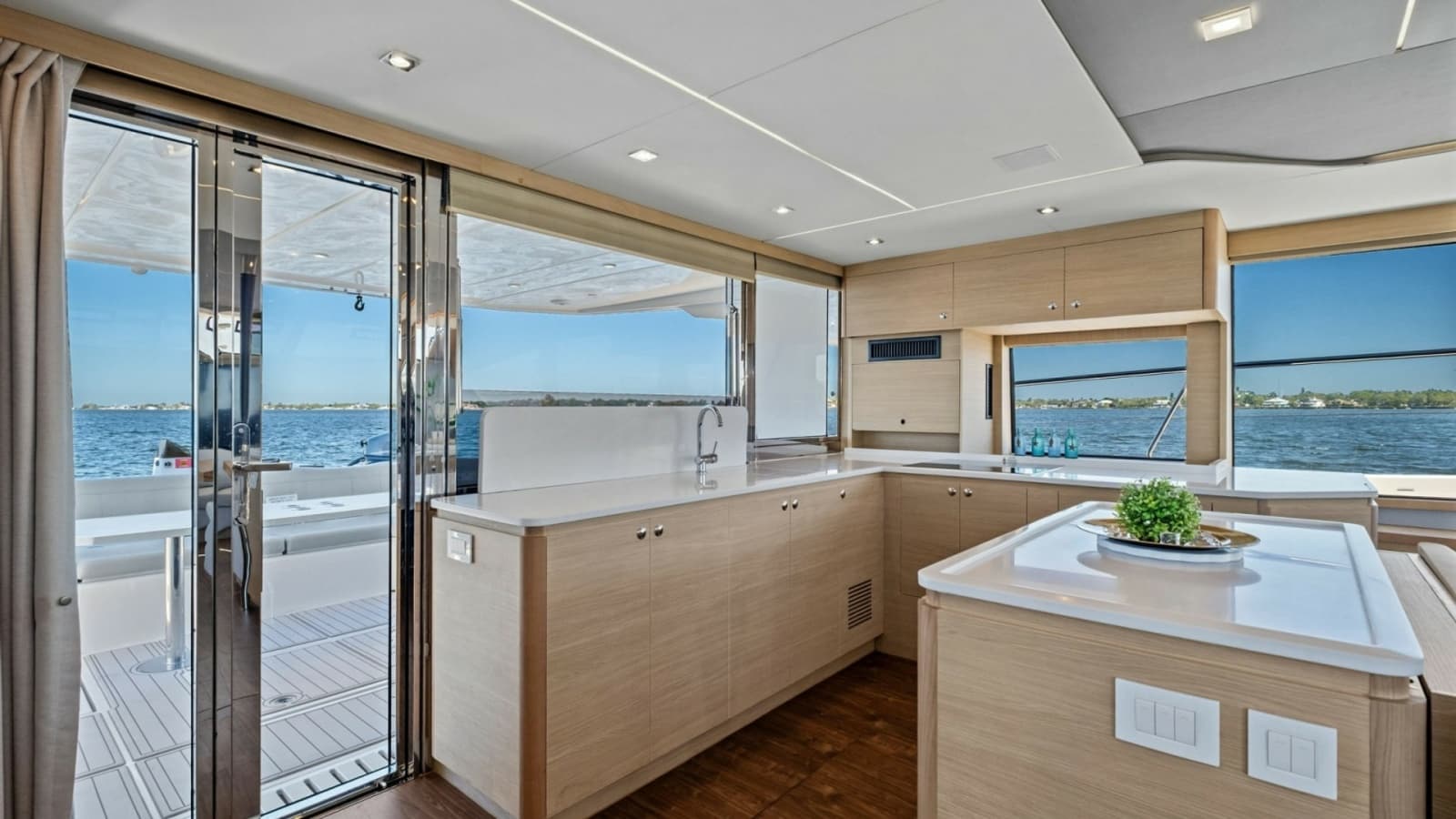 2022 54 Aquila Powercat 'Remarkable I'
