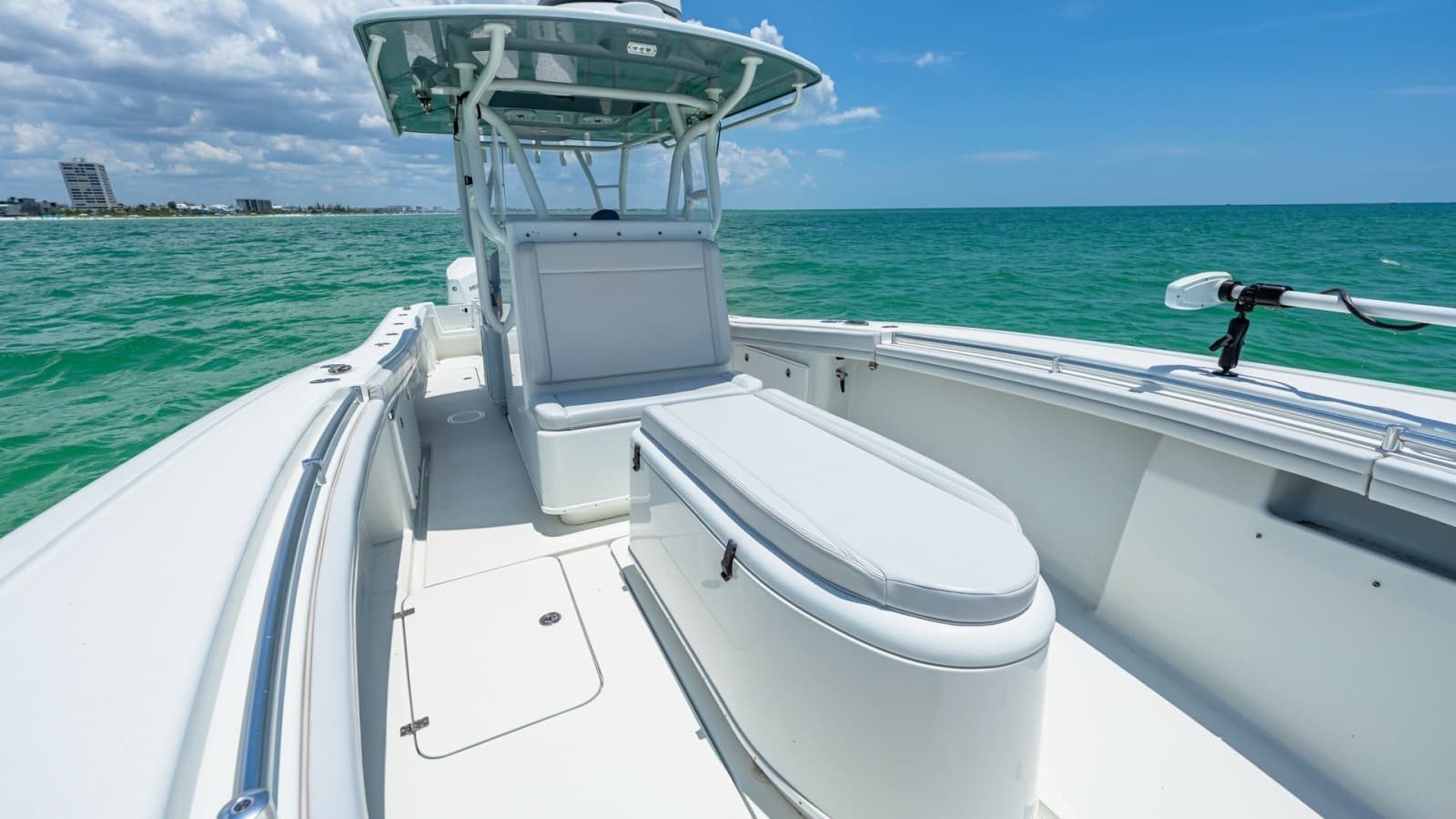Spacious Forward Deck and Console