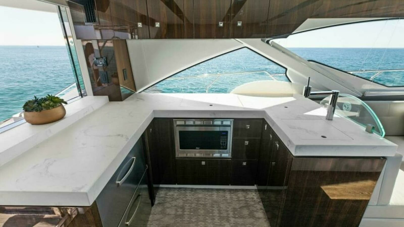 2023 Cruisers Yachts 60 Cantius Fly- Galley