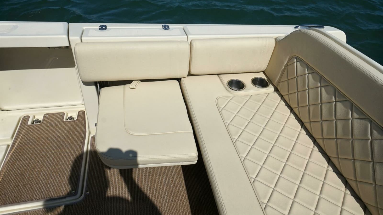 Chris-Craft 34- Catalina Grace- Seating