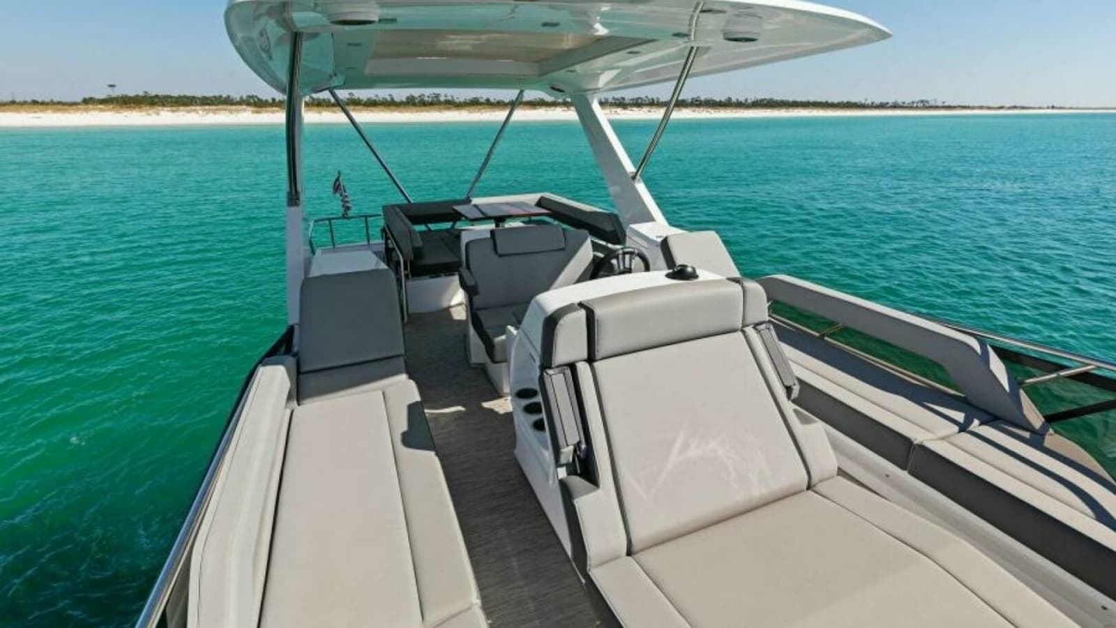 2023 Cruisers Yachts 60 Cantius Fly Flybridge 4
