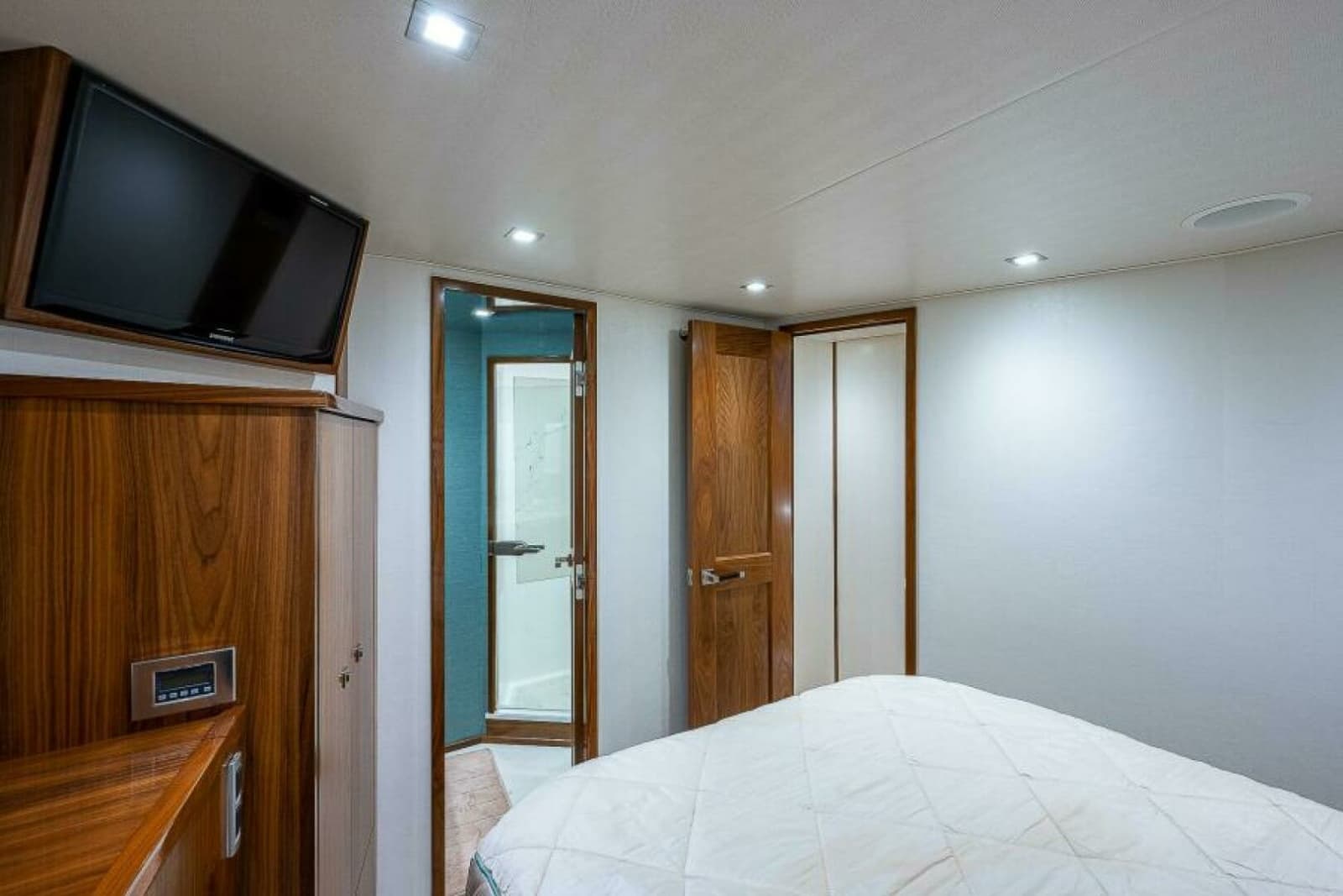 Viking 75 MIRAGE - Port Guest Stateroom
