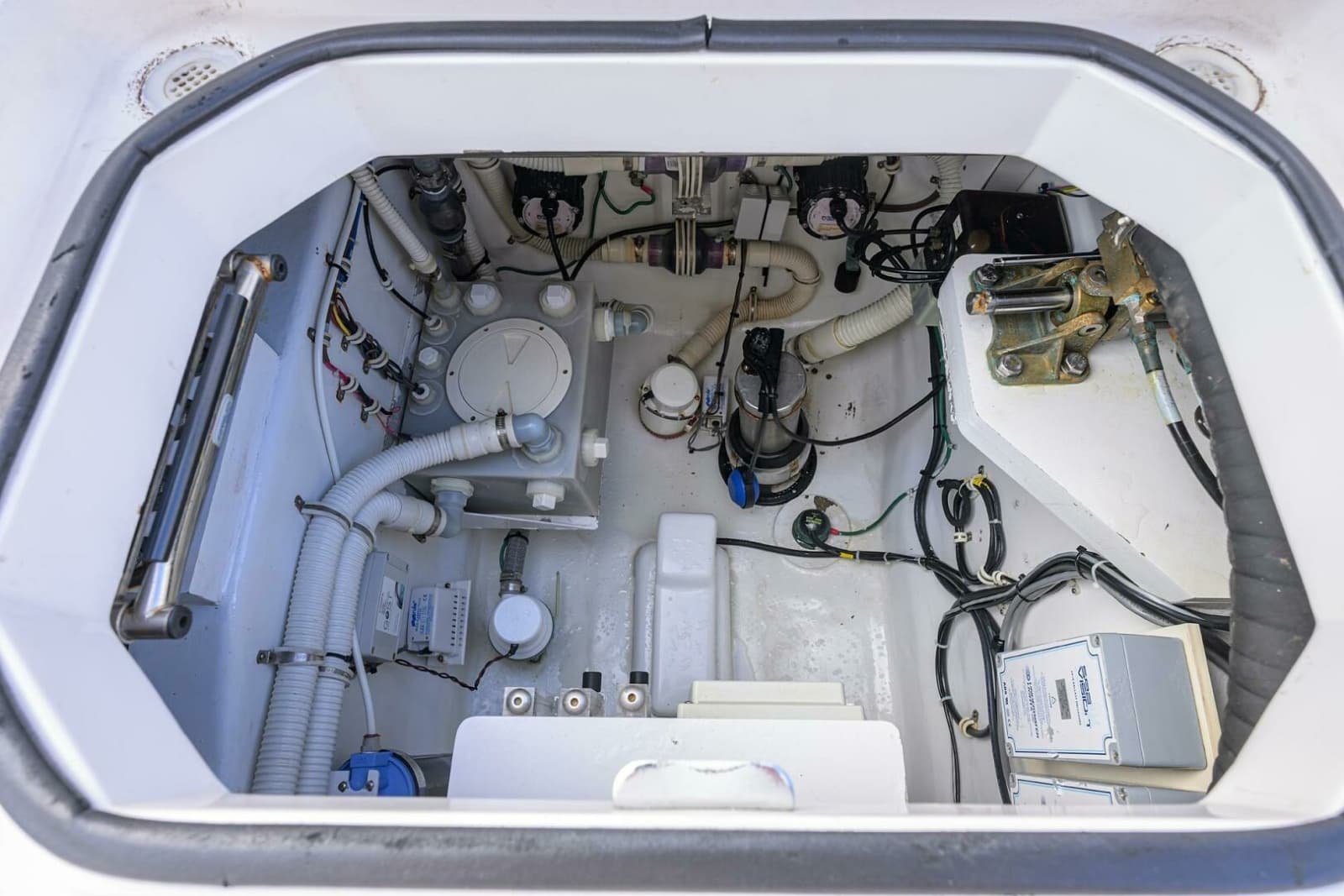 Hatteras 63 Reelin N Dealin - Exterior Cockpit