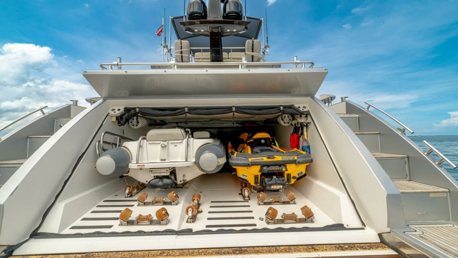 2017 Azimut 77 "Carpe Diem"