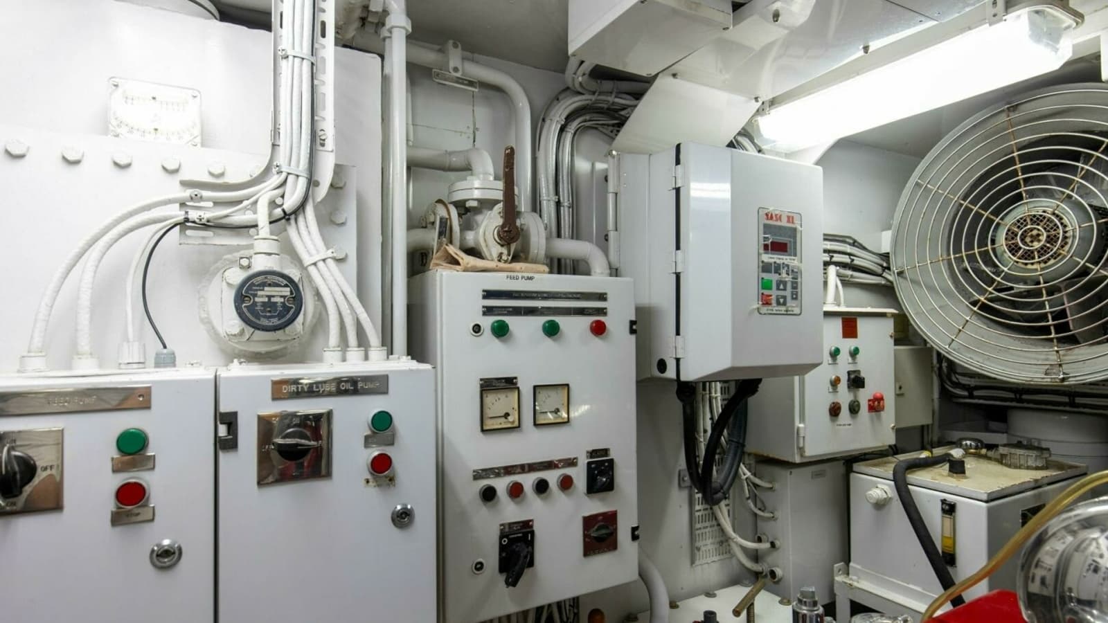 1989 116' Feadship Boss- Engine Room (10)