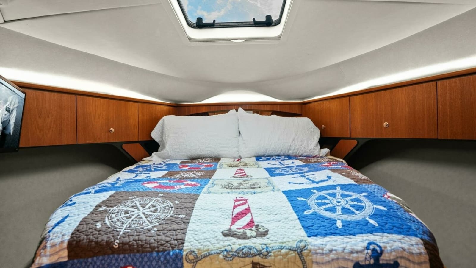 2007 Tiara Yachts 4300 Sovran - Stateroom