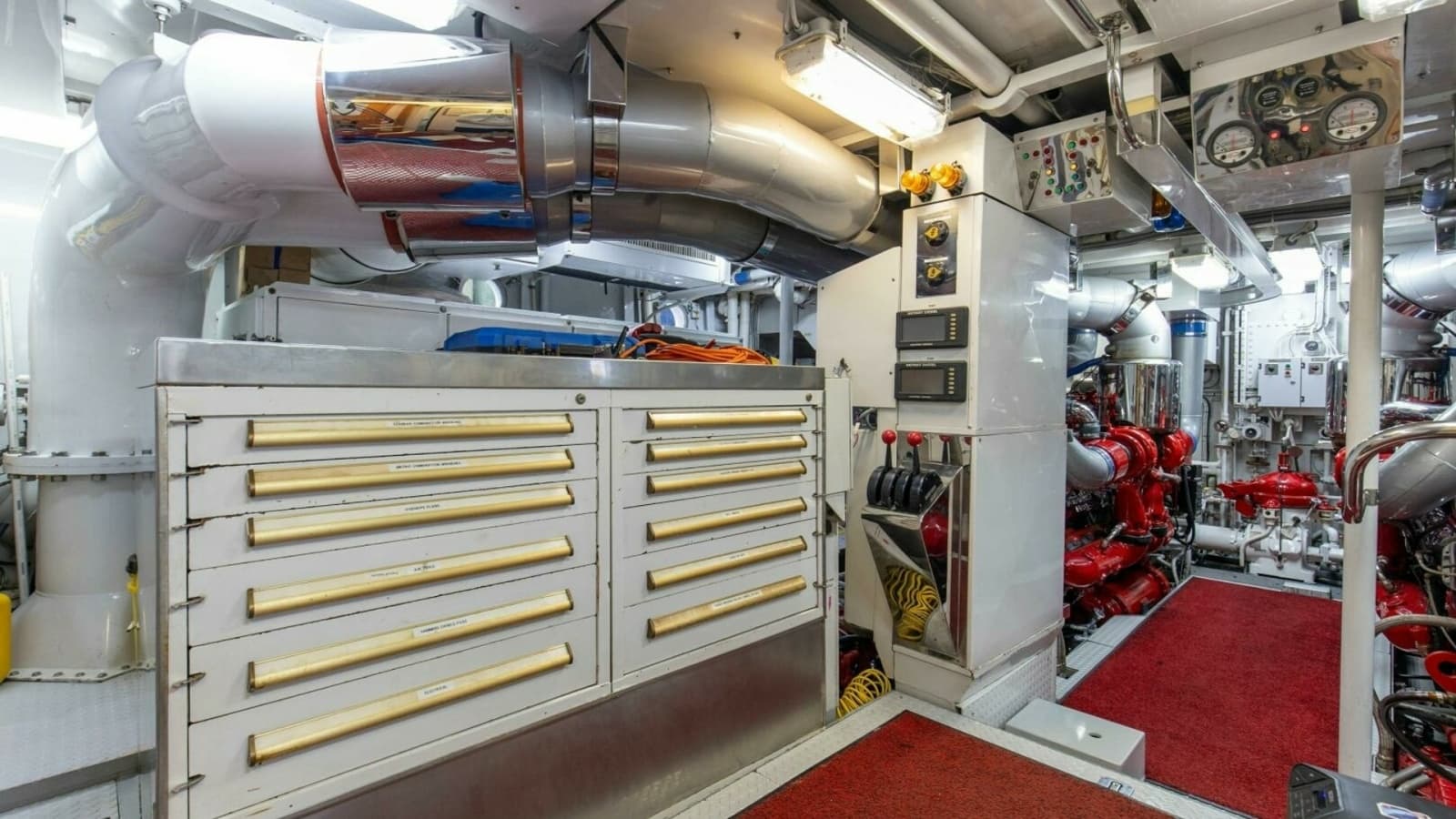 1989 116' Feadship Boss- Engine Room (14)