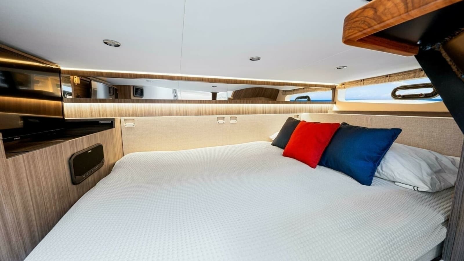 2022 Sea Ray 370 OB