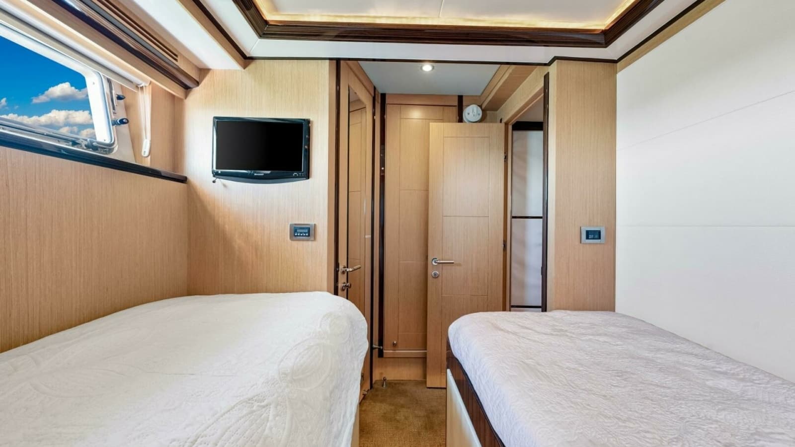2010 83 Ocean Alexander Motor Yacht 'Relentless'