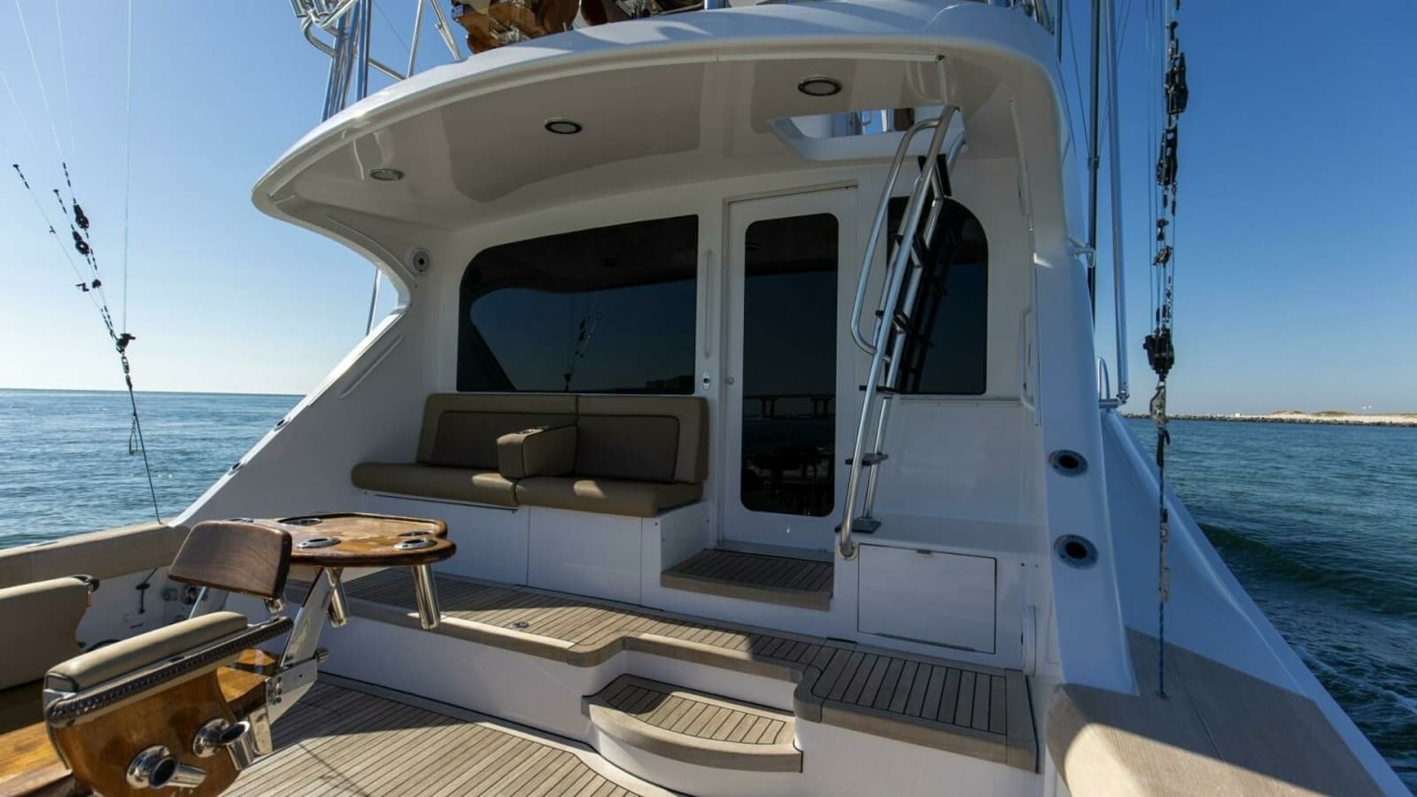 2008 60 Hatteras Blacksmith Stern Deck (1)