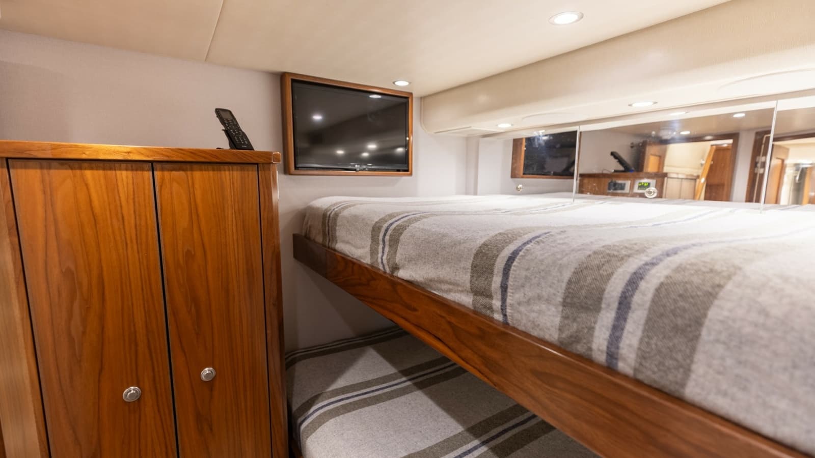 CrewStateroom with Bunk Beds