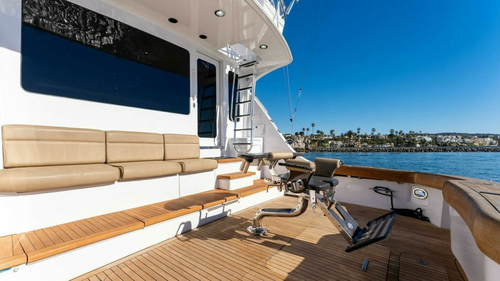 2007 Hatteras 64 Convertible CHUPACABRA - Spacious Teak Cockpit with Seating