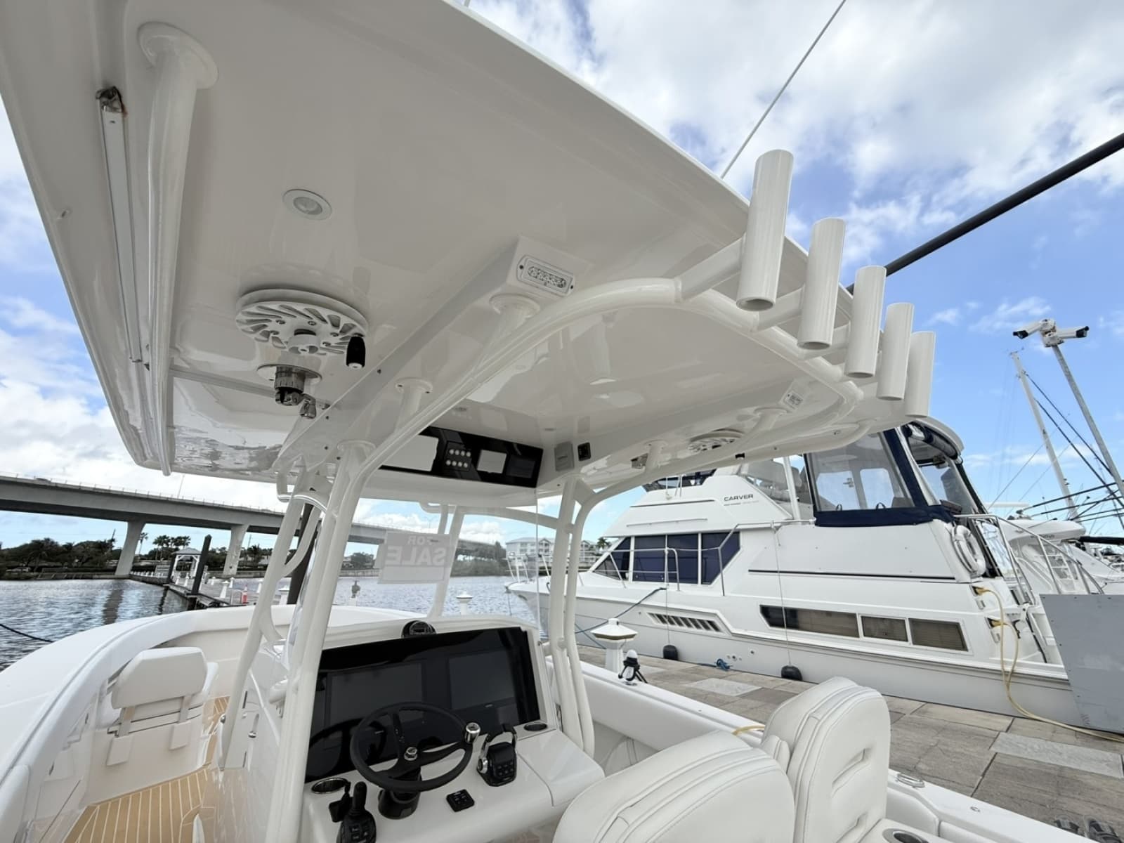 Jupiter 38 - PLAYPEN - Helm
