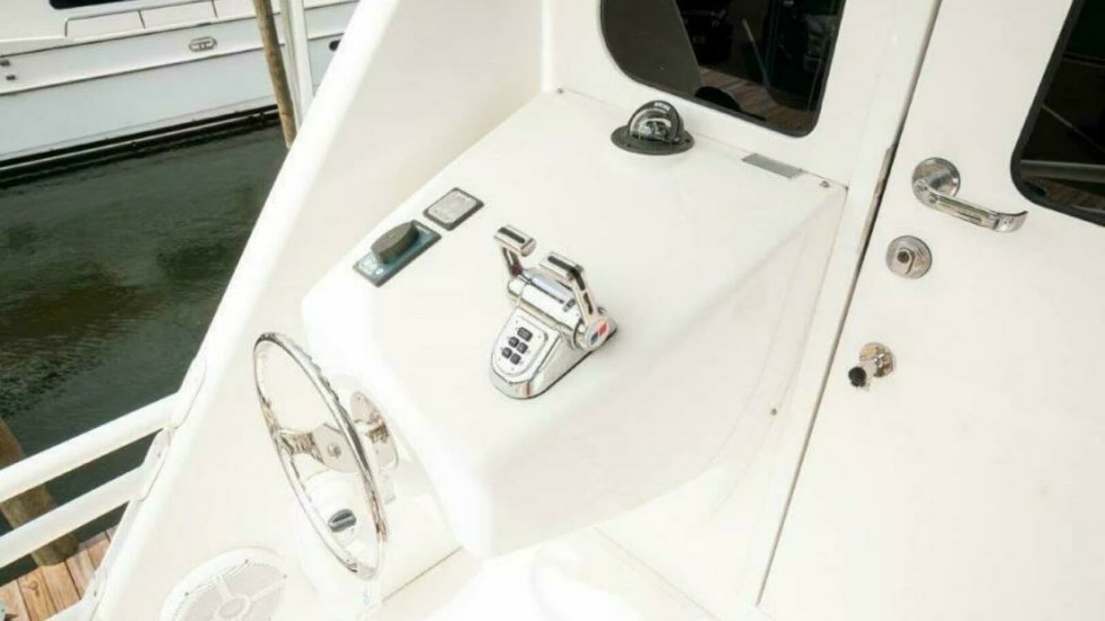 2012 76 Viking Sky Bridge Barefoot Drive Flybridge (4)