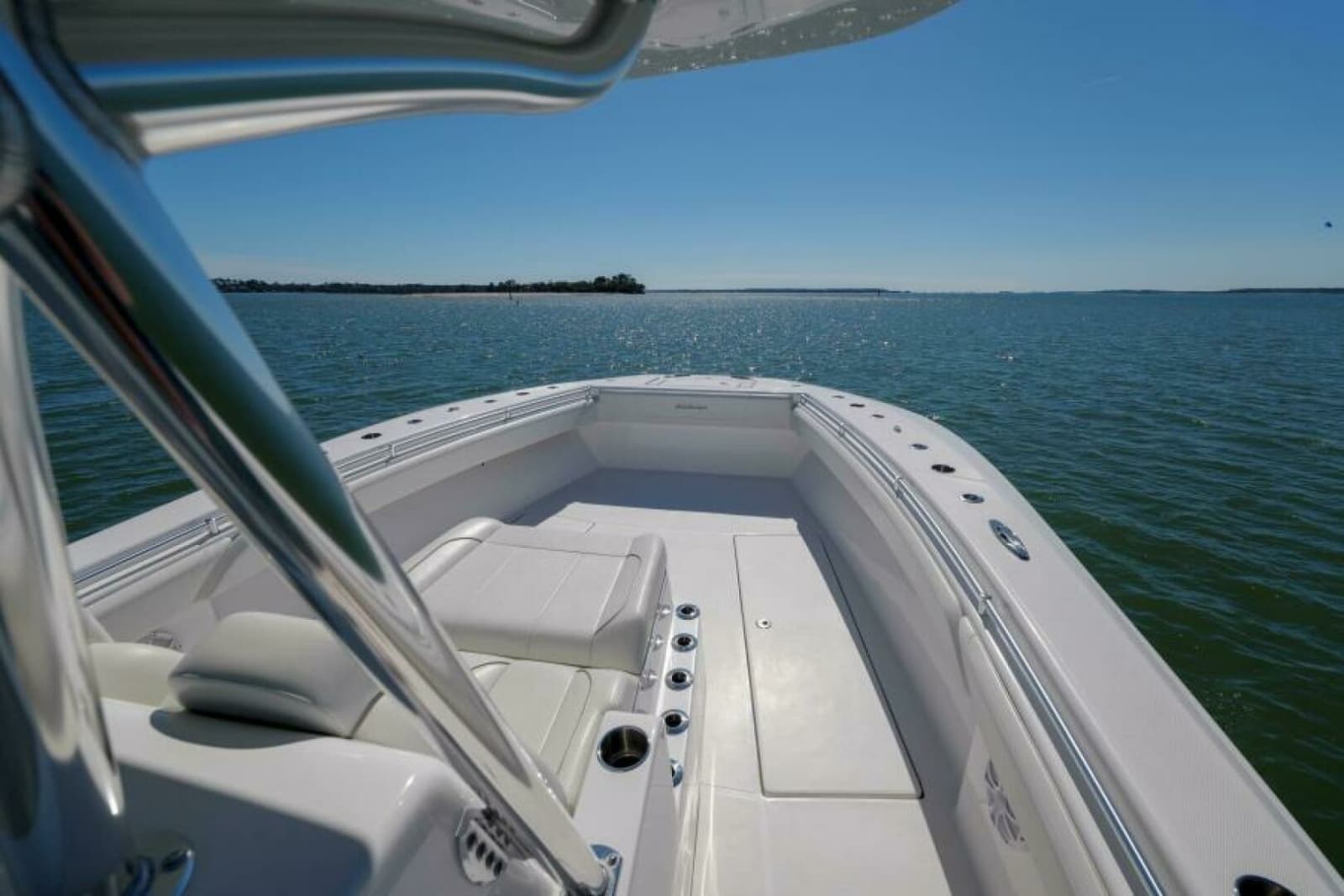 SeaHunter 38 Reel Escape- Bow