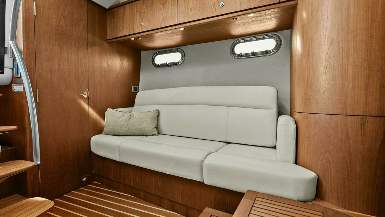 2008 Tiara Yachts 3500 Sovran "Fridge Benefit"
