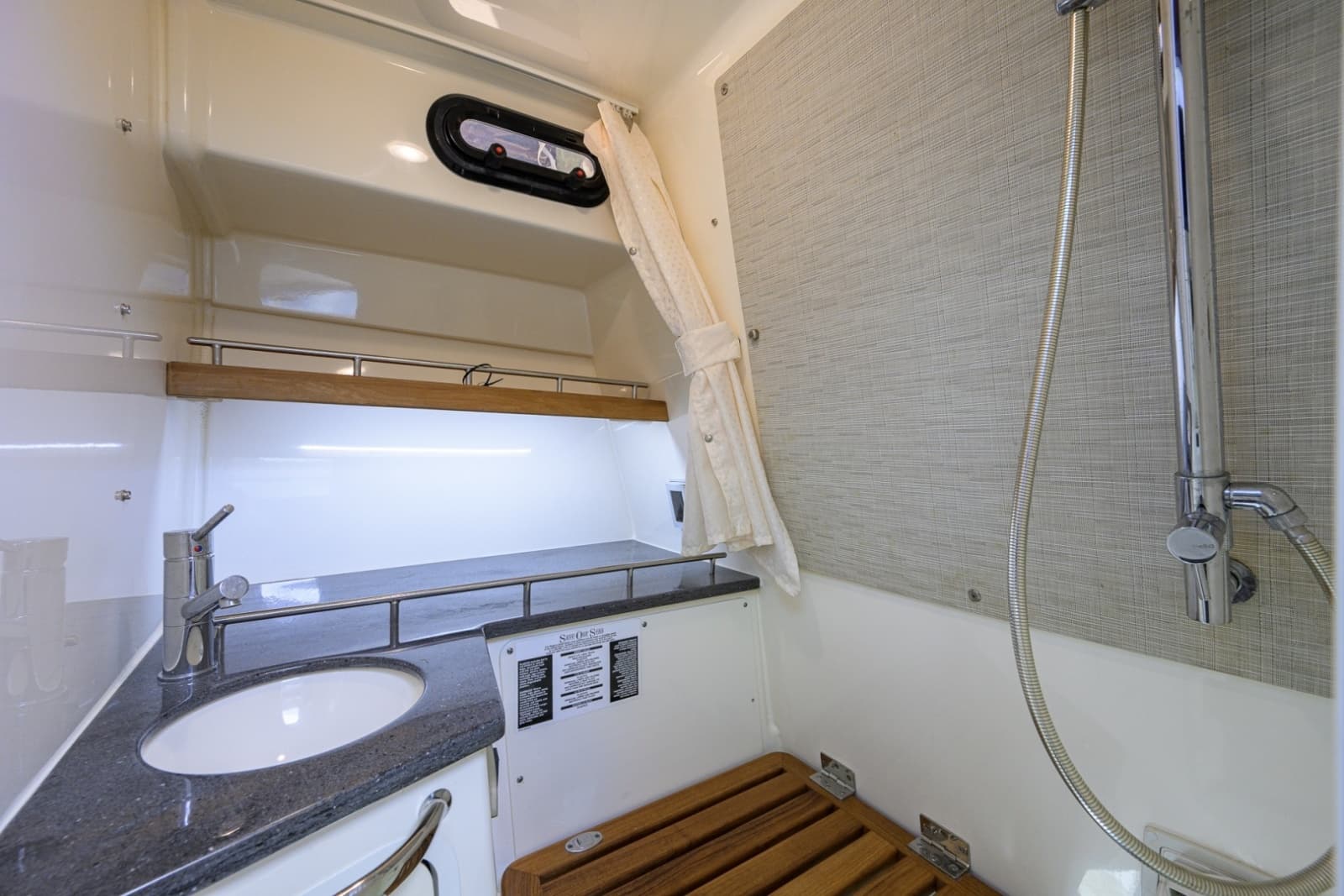 Boston Whaler 35 - DERRYN -  Head