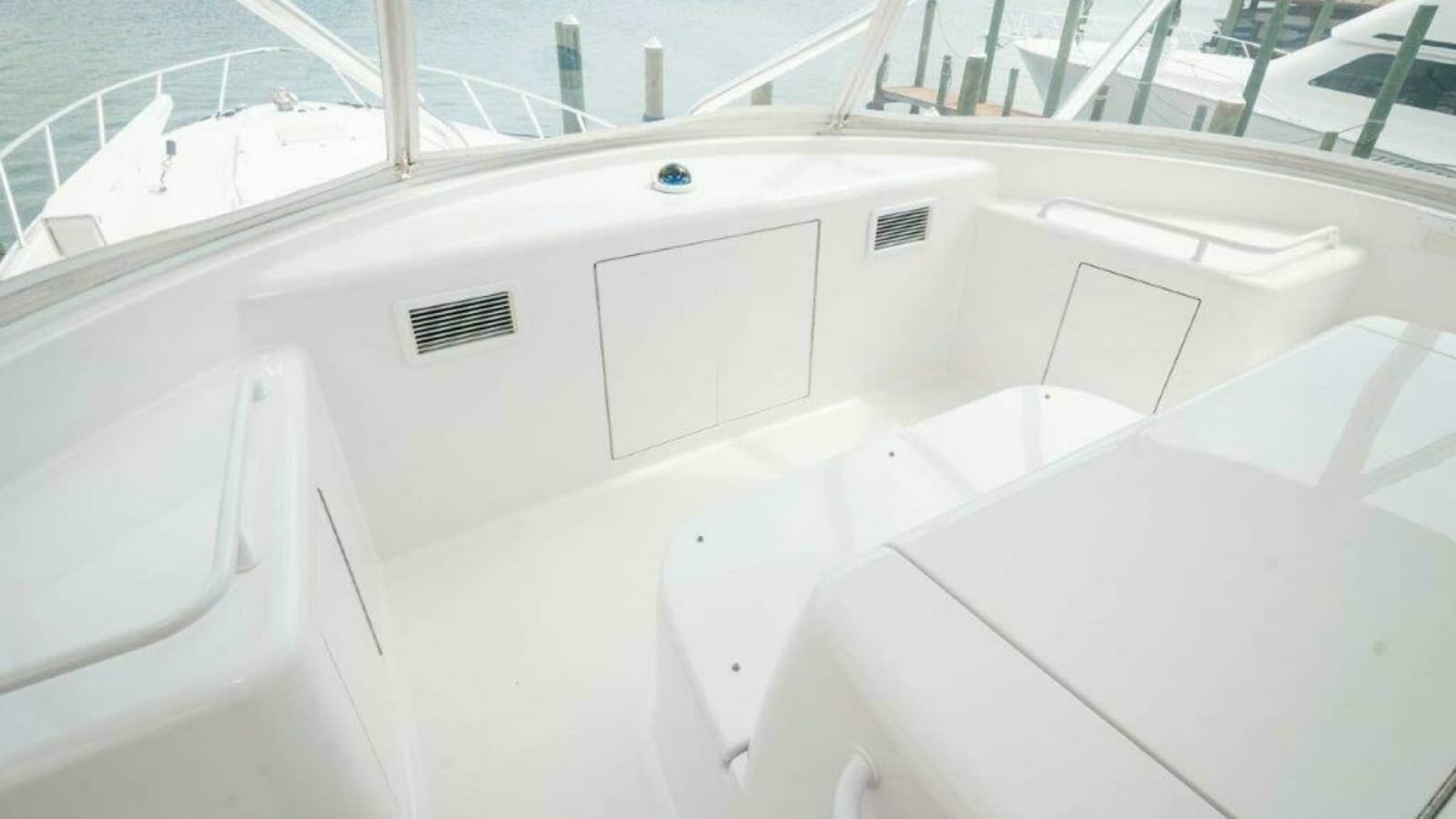 2016 Hatteras GT60 KNOT ON CALL Flybridge