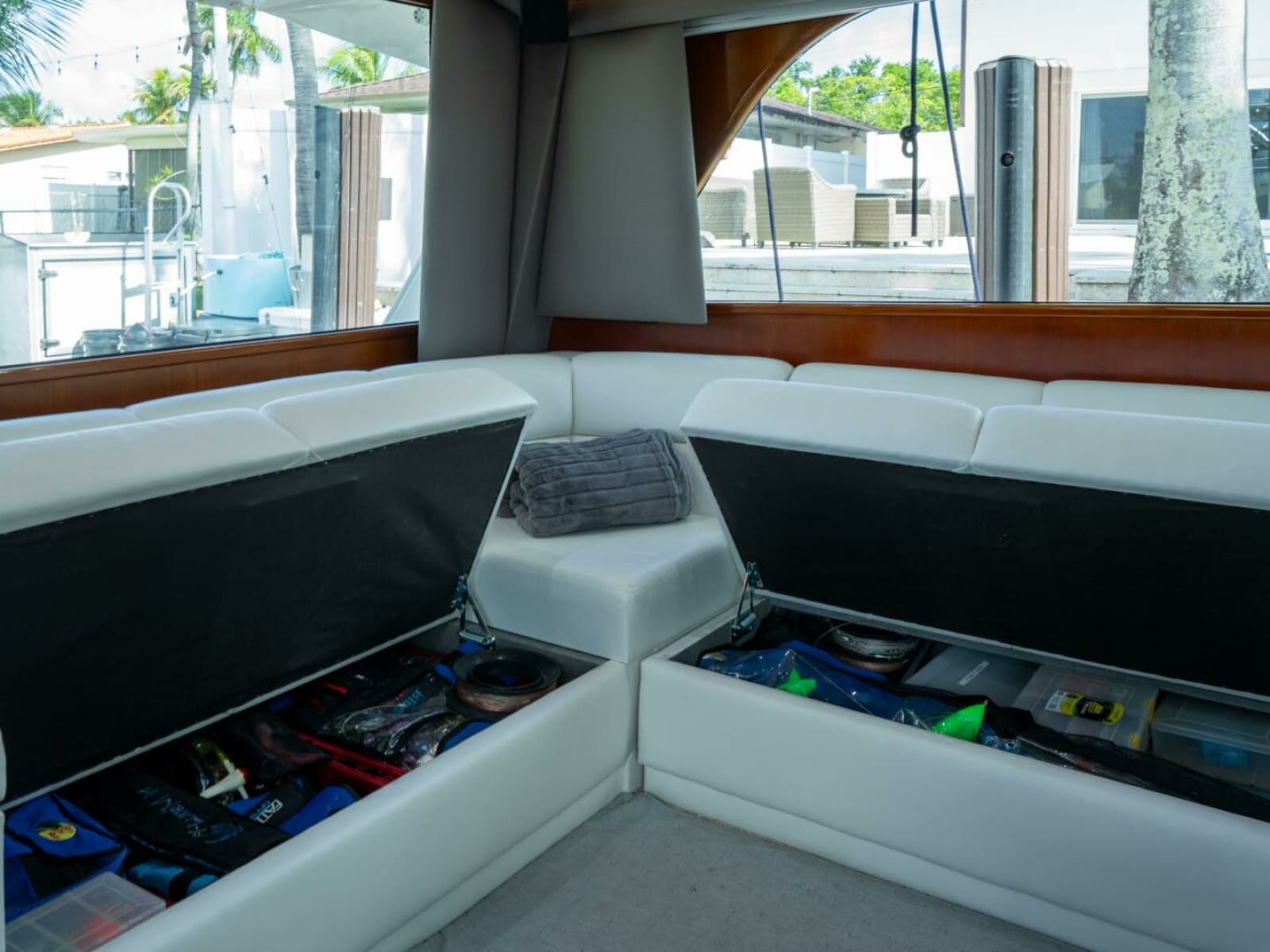 Viking 58 BAREFOOT - Salon