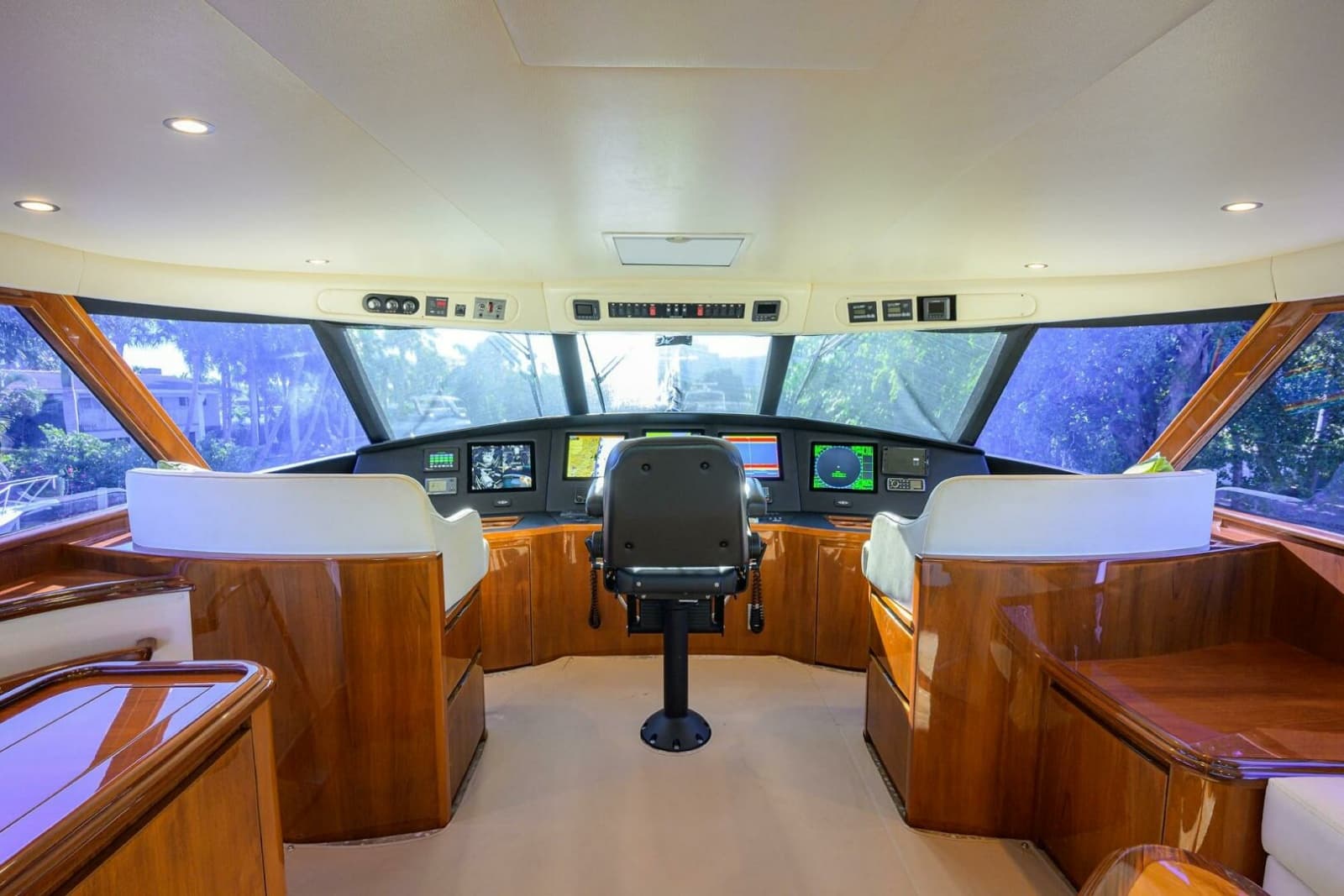 Helm Station