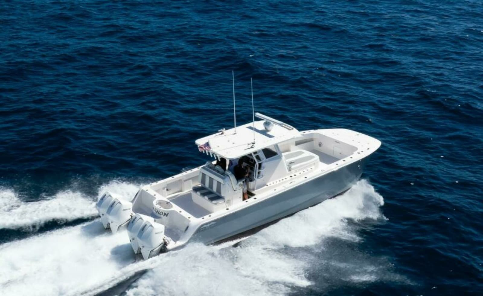 Invincible 35 Emanon - Exterior Profile
