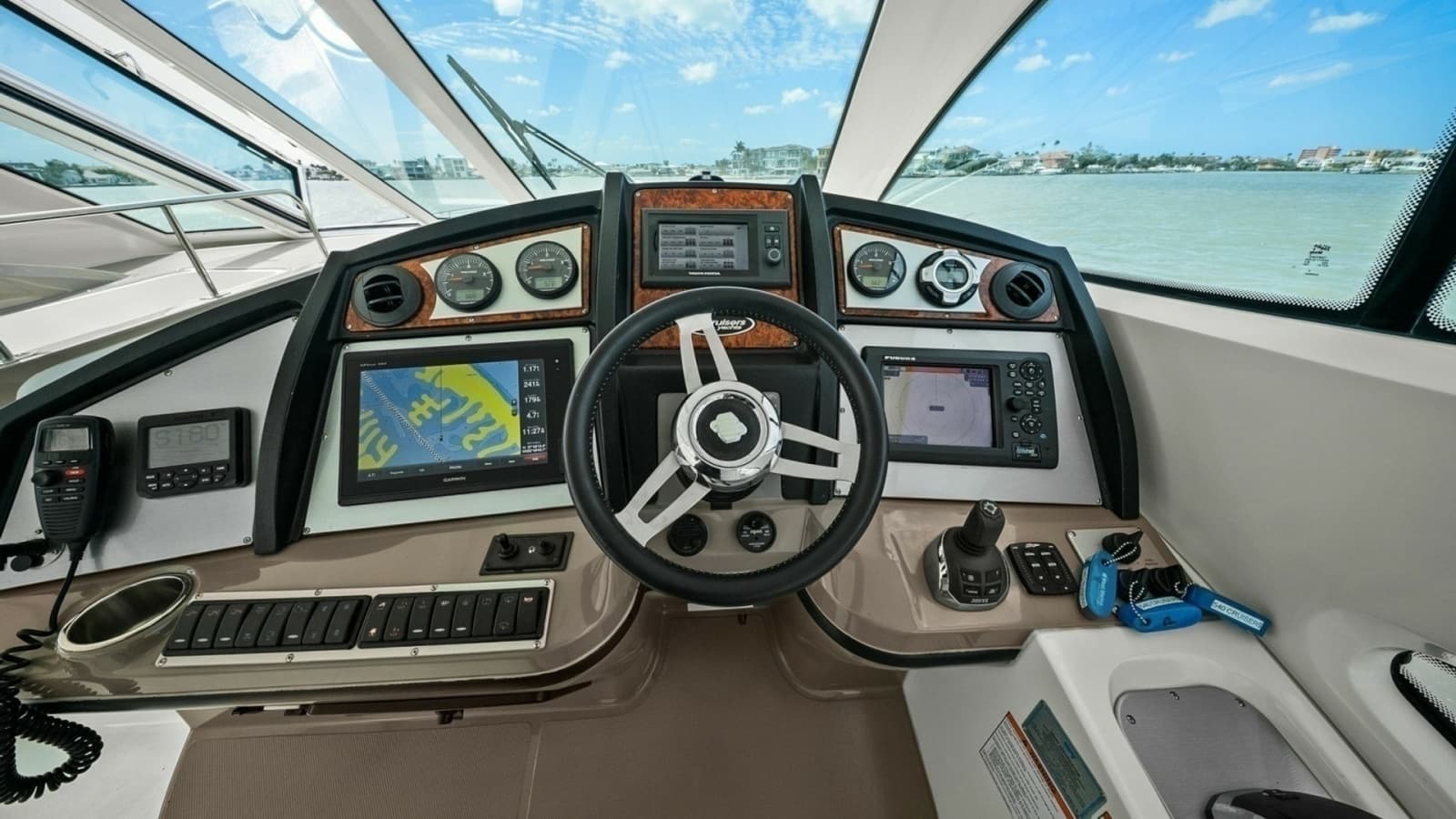 2012 Cruiser Yachts 54 Cantius - Helm