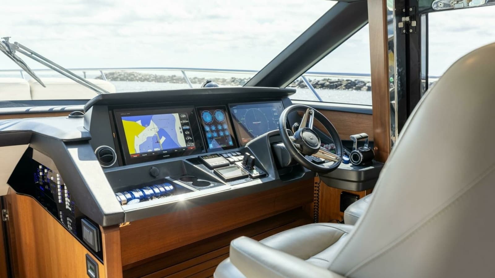 2019 Princess S65-CREWSZING- Helm