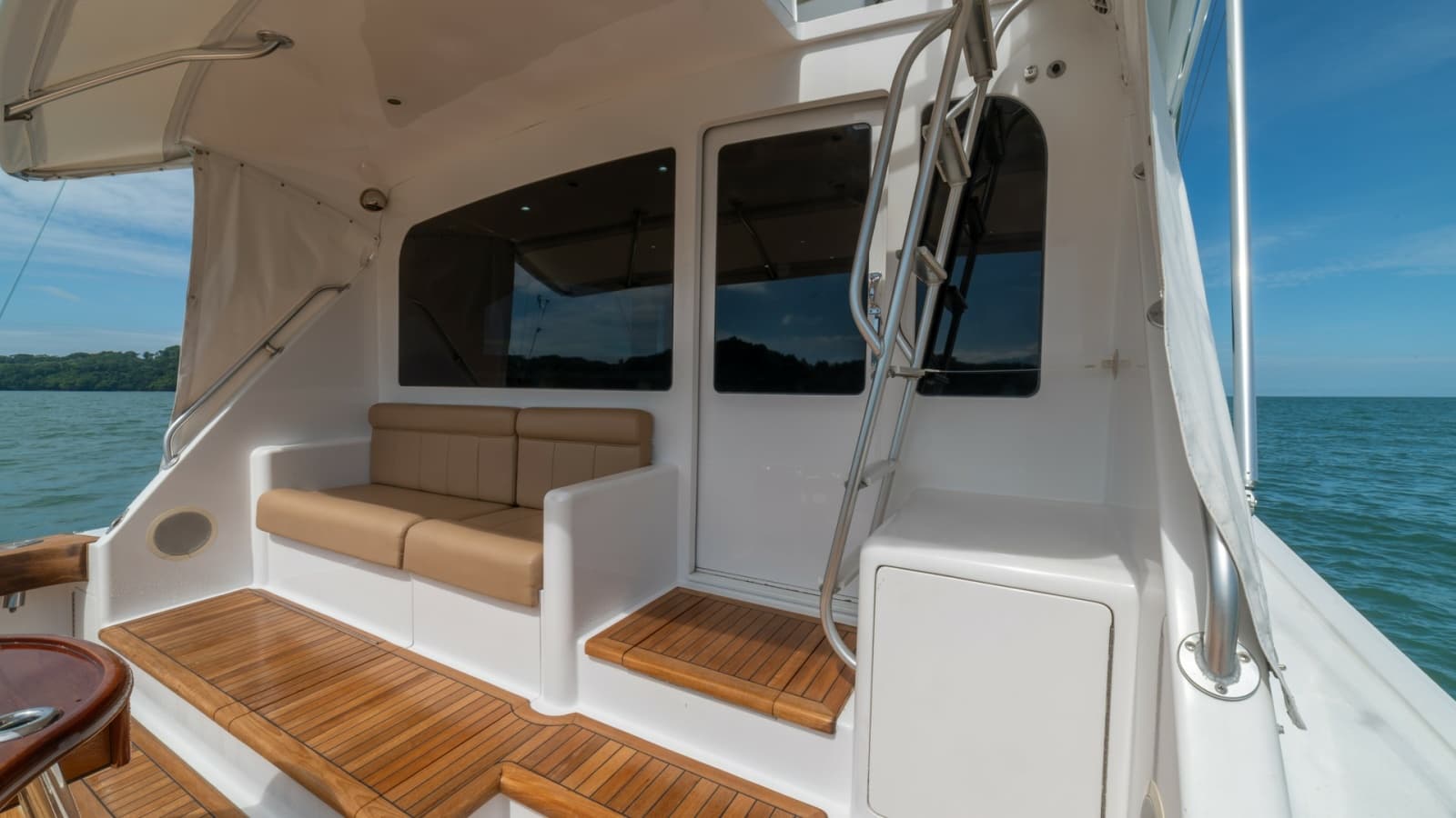 Cockpit with Seating Area 2002 Viking 61 Convertible