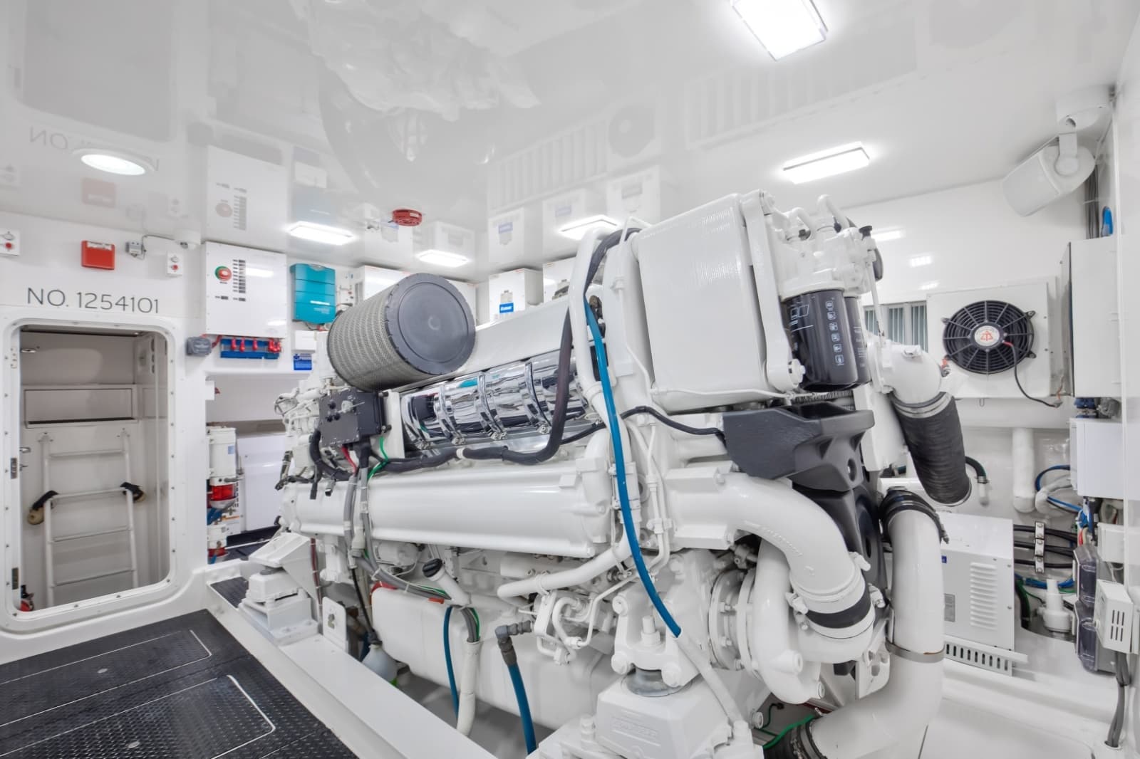 Viking 82 - Done Deal - Engine Room