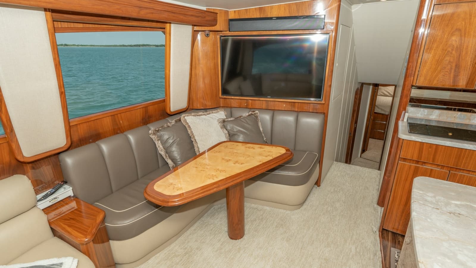 Salon Lounge with Entertainment System