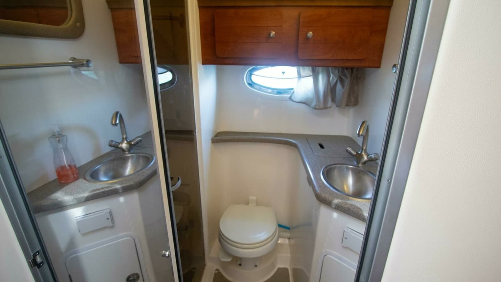 2008 Rinker 40 Express Cruiser