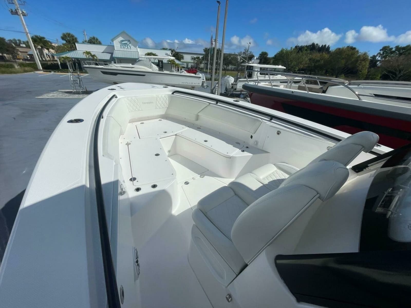 Everglades 335 Center Console -