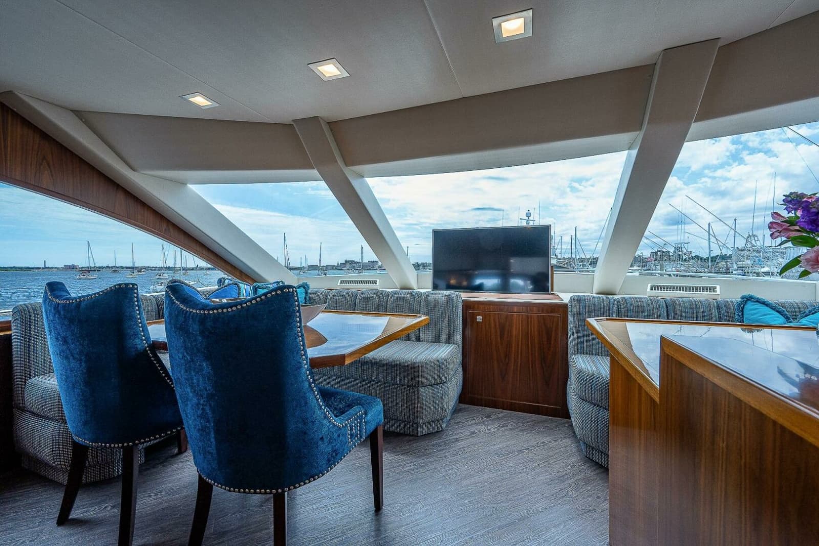 Viking 75 MIRAGE - Dining