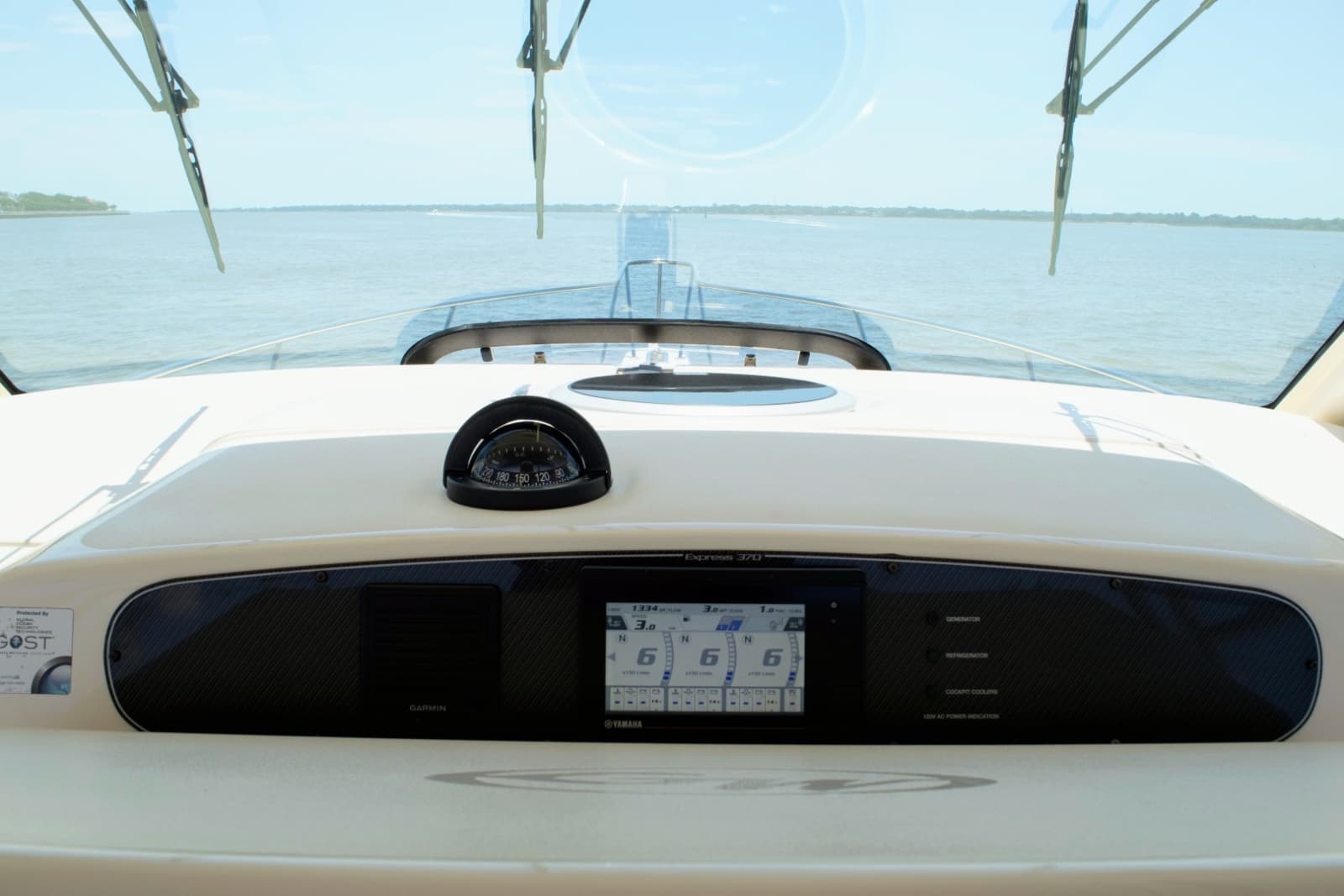 Grady White 37 - TRIPLE NET - Helm Station