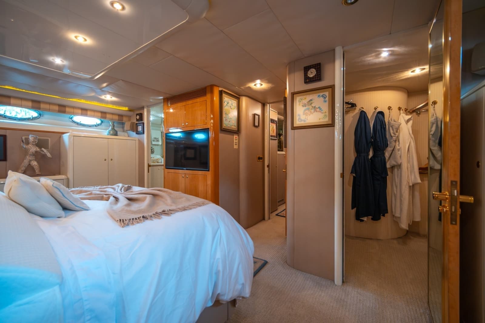Lazzara 76 - Dare to Dream - Master Stateroom