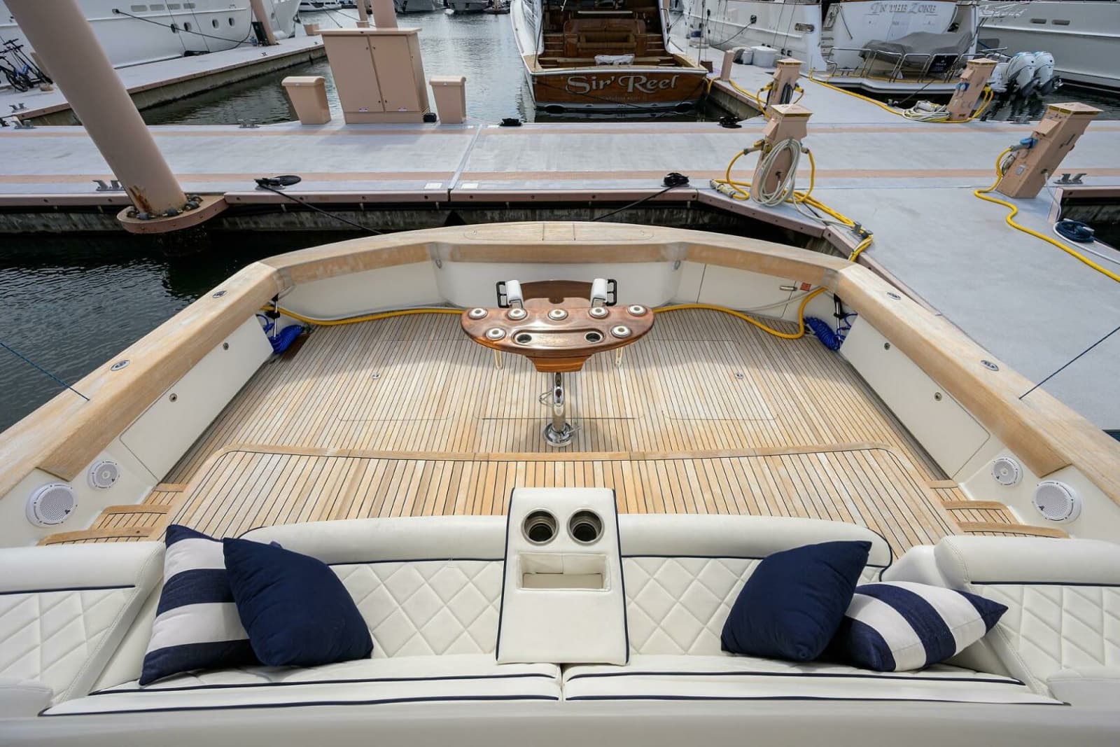 Viking  92 SPECULATOR - Cockpit