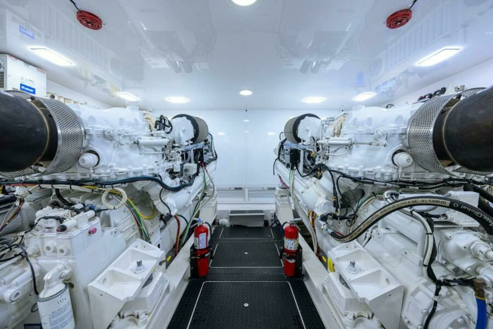 Viking 82 BLU FROG - Engine Room