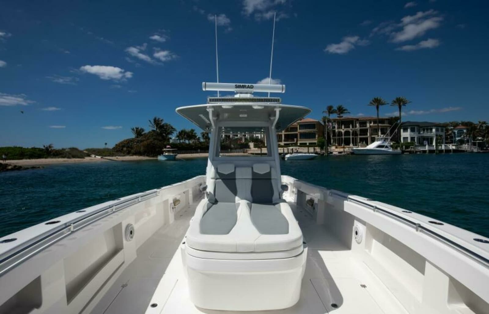 Invincible 35 Emanon - Exterior Bow