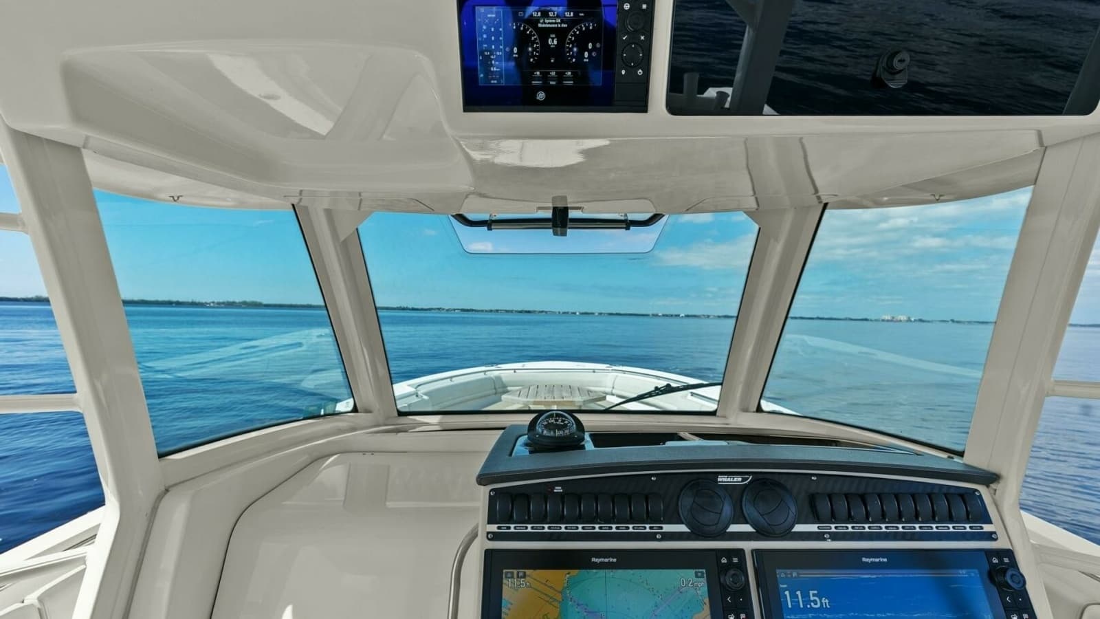 2019 Boston Whaler 380 Outrage 'Lima Kilo' - Helm